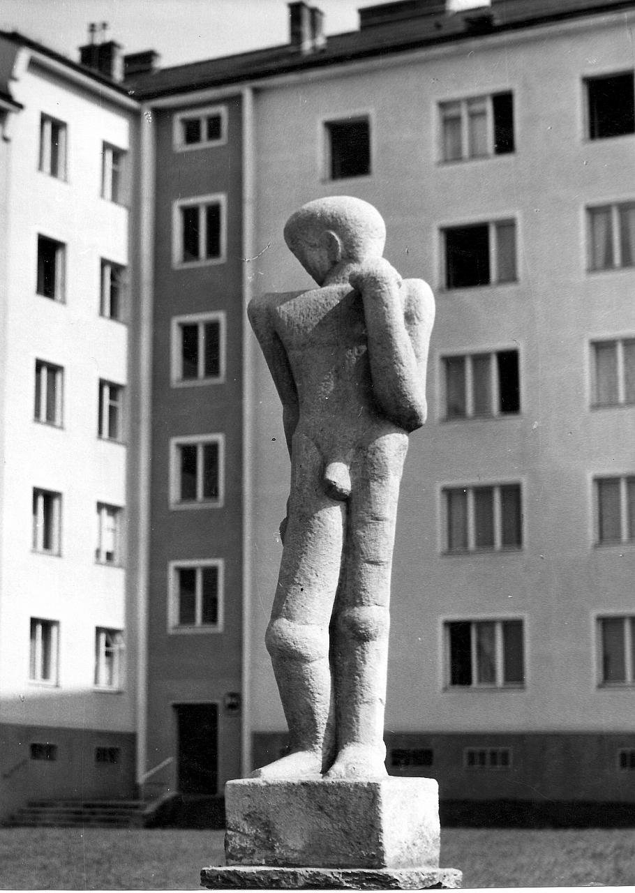 Stehender Jüngling Stehender Jüngling