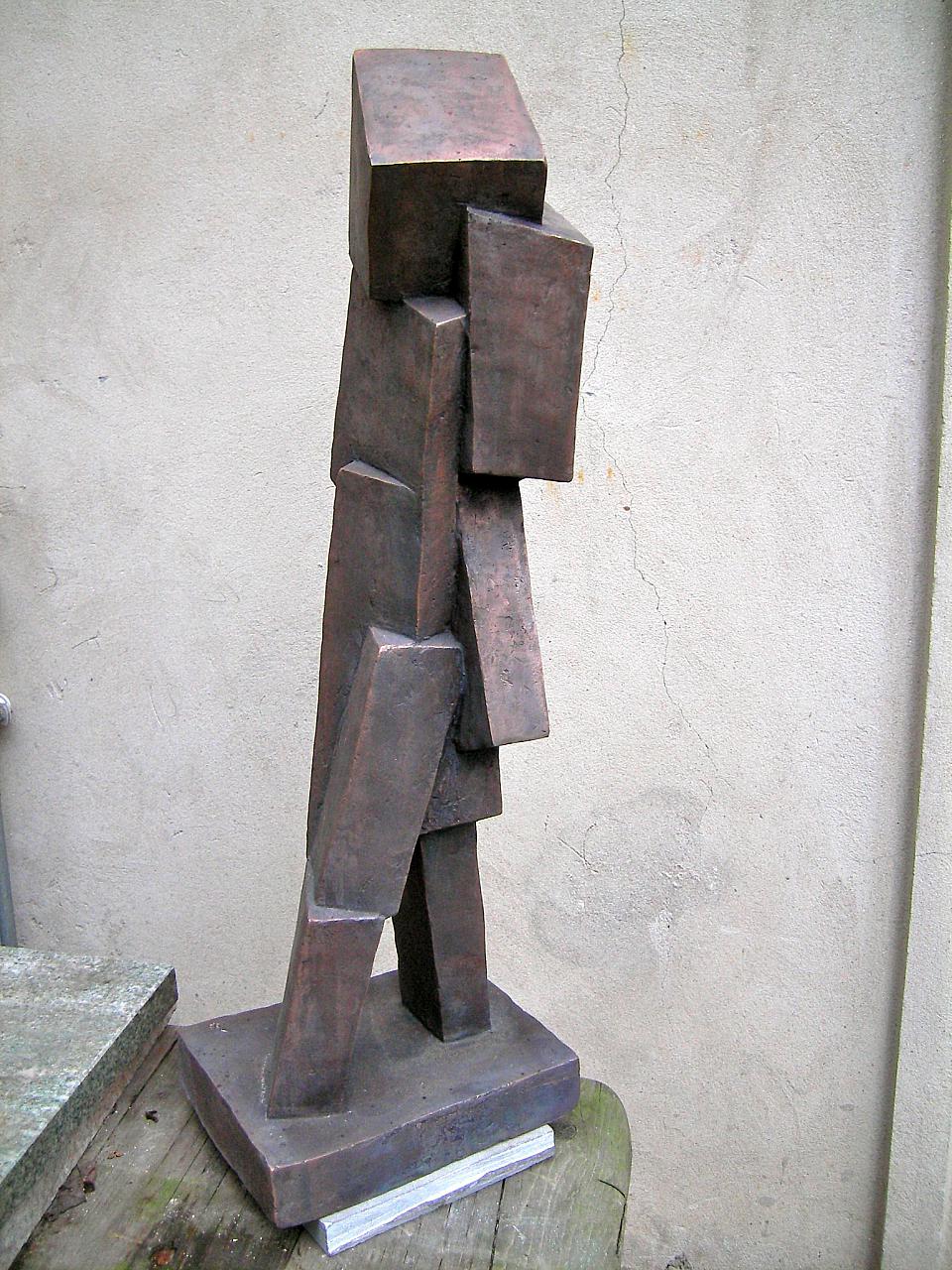 Mann mit gegrätschten Beinen Mann mit gegrätschten Beinen