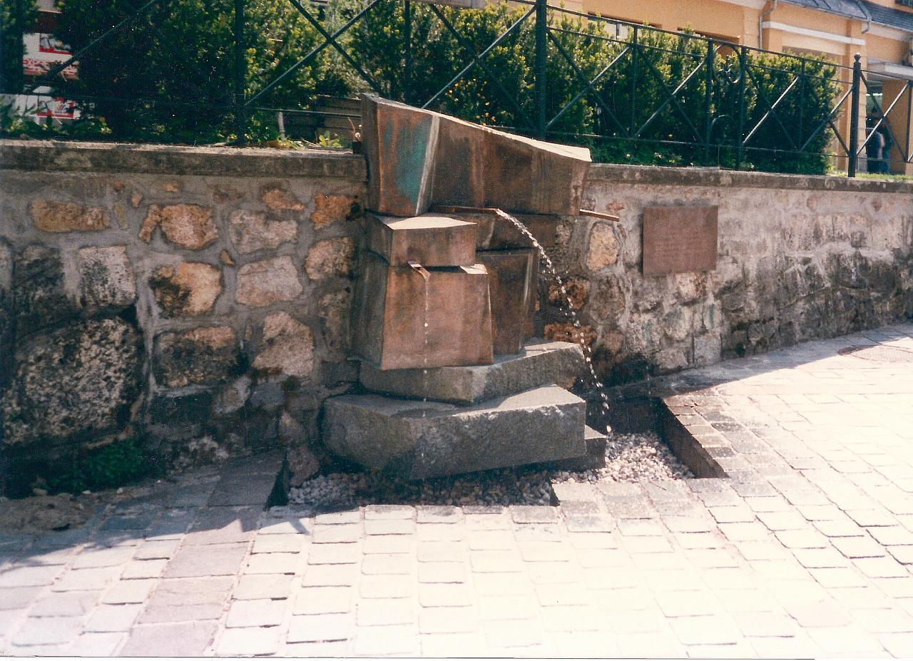 Stadtbrunnen Mürzzuschlag mit Bronzetafel
