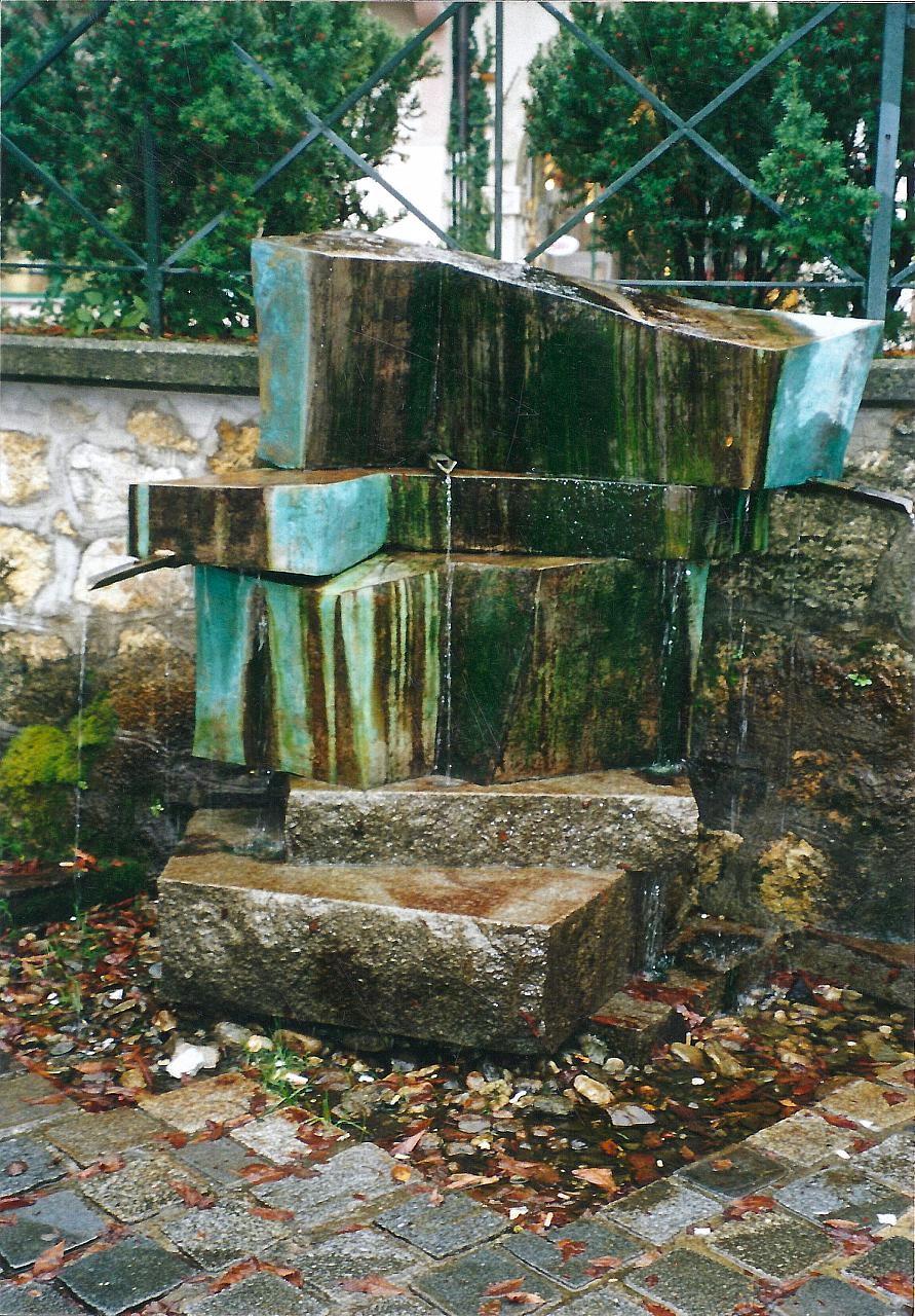 Stadtbrunnen Mürzzuschlag mit Bronzetafel